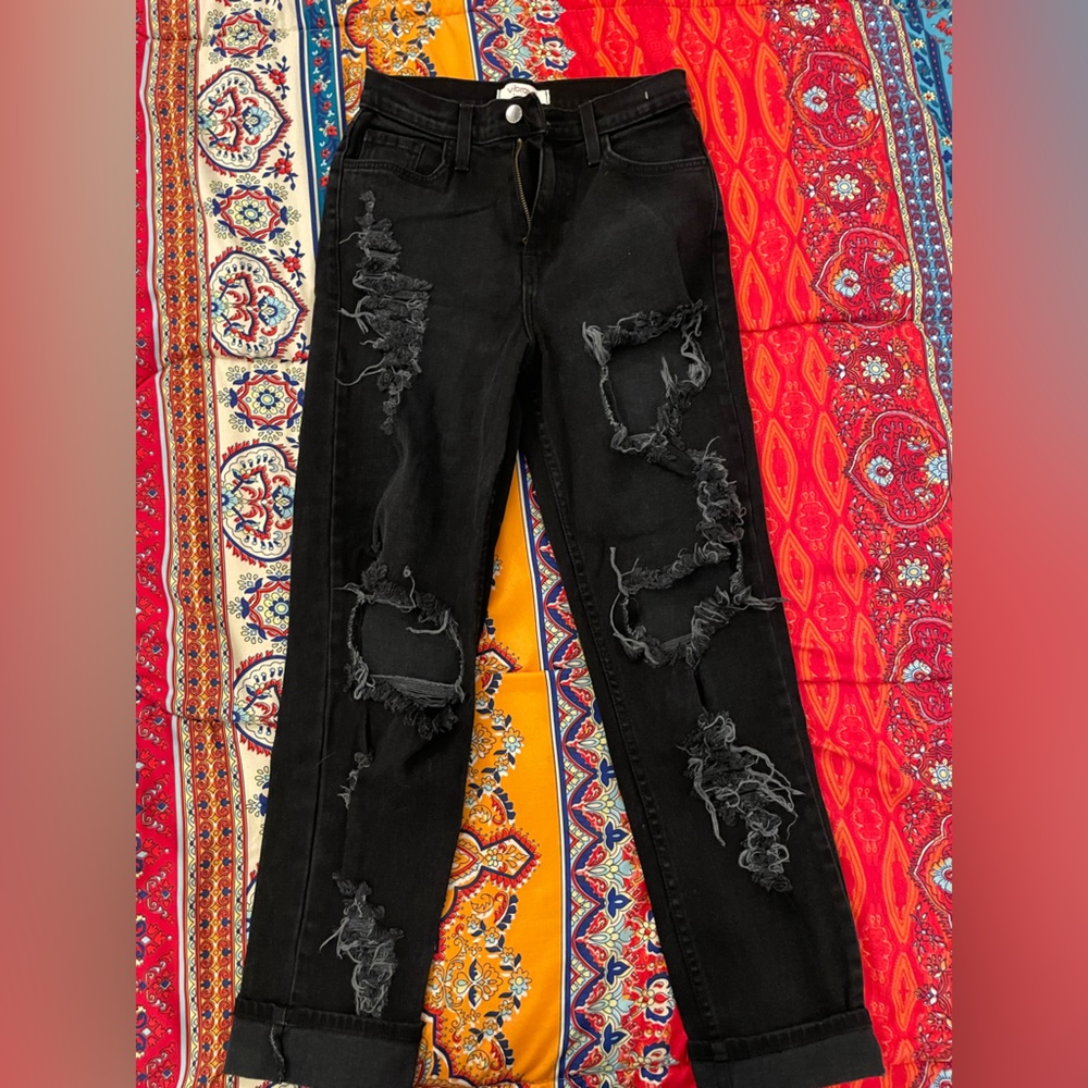 Black high rise cropped jeans.